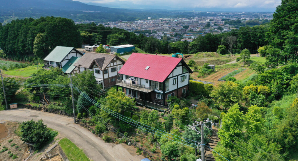 ※赤い屋根の家が該当物件