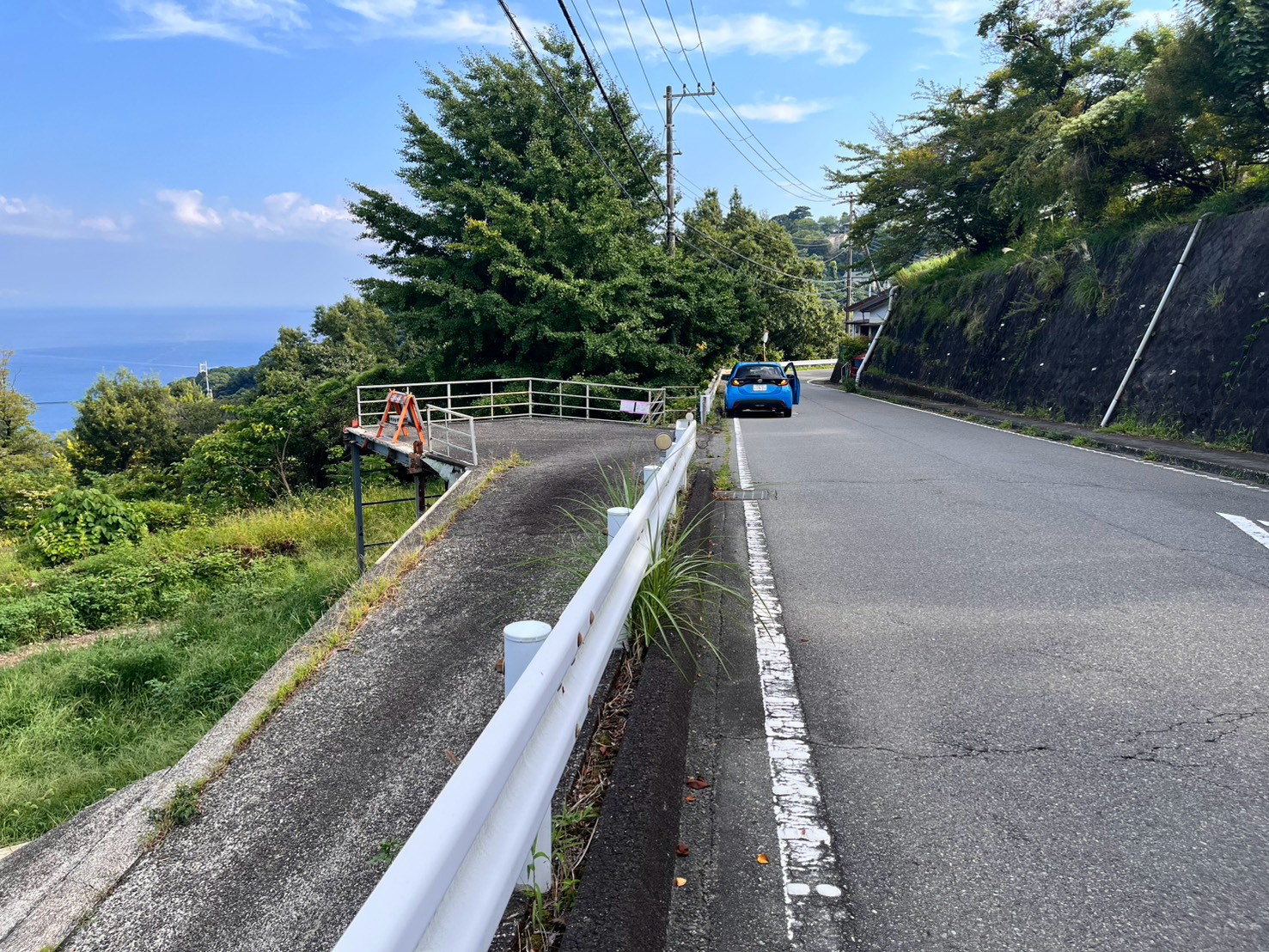 大きなバス道りに面してます